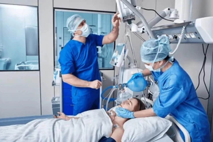 ICU (Intensive Care Unit)